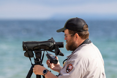 4.vince_searching_for_chicks_and_talking_to_Alice